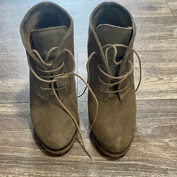 Mango 🥭 olive 🫒 color booties - Picture 5 of 10